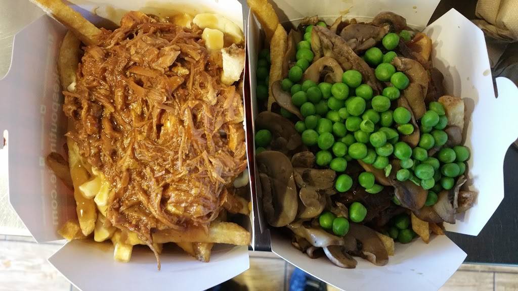 Smokes Poutinerie | restaurant | 114 Lakeshore Rd E, Mississauga, ON L5G 1E4, Canada | 9052712873 OR +1 905-271-2873