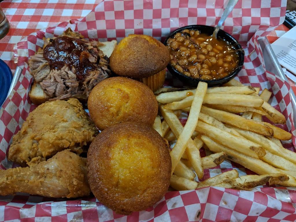 Famous Daves | restaurant | 3046 Waldorf Market Pl, Waldorf, MD 20603, USA | 3018851555 OR +1 301-885-1555