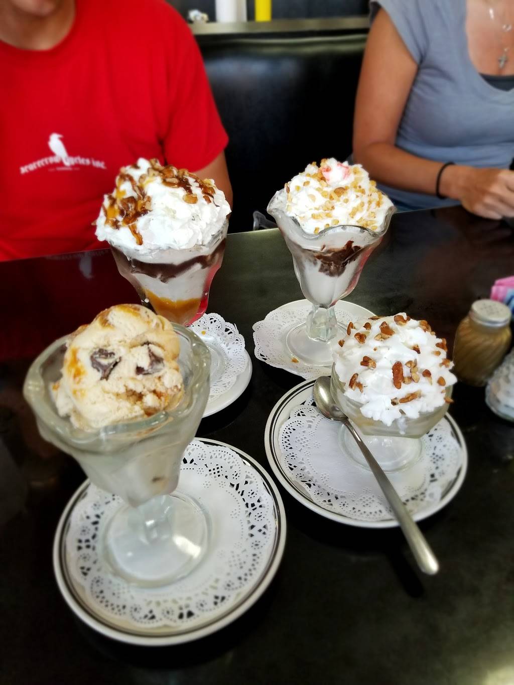 Chocolate Moose | restaurant | 101 N Main St, Farmland, IN 47340, USA | 7654687731 OR +1 765-468-7731