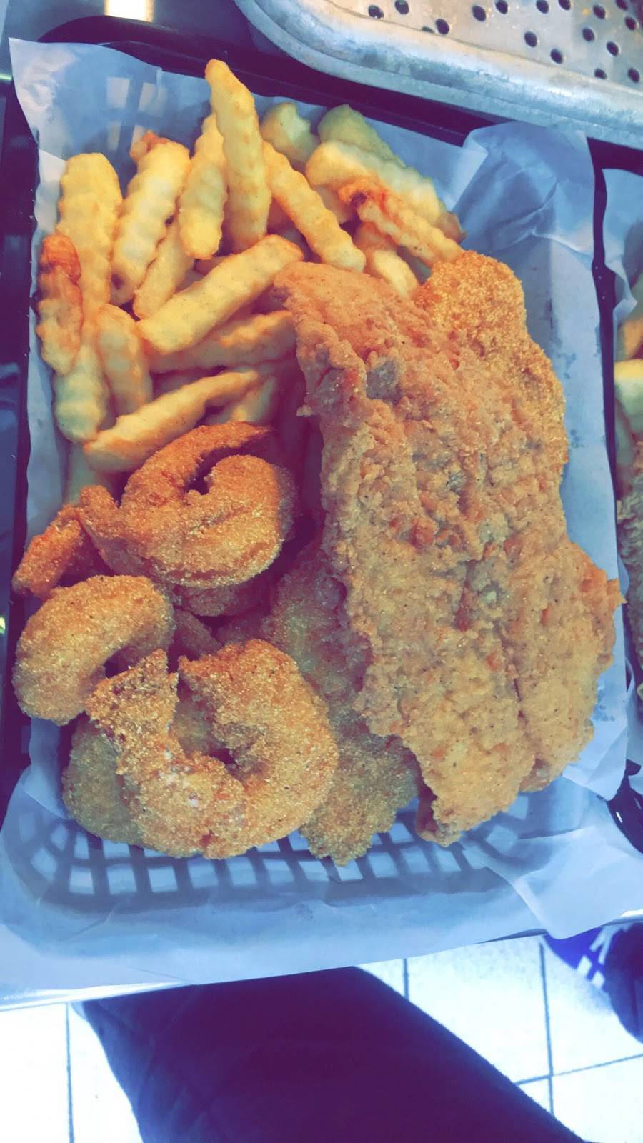 Johns Seafood | restaurant | 4925 Bonnie View Rd, Dallas, TX 75241, USA | 2143766606 OR +1 214-376-6606