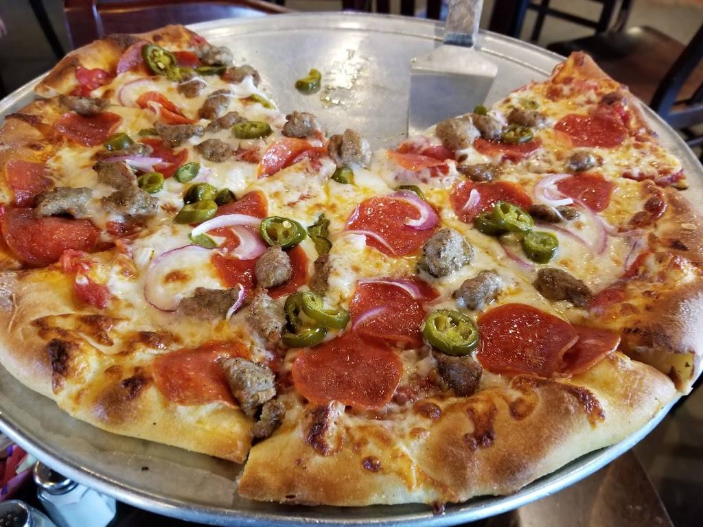 Lakeside Pizza & Grill | restaurant | 2900 N Quinlan Park Rd, Austin, TX 78732, USA | 5122662330 OR +1 512-266-2330