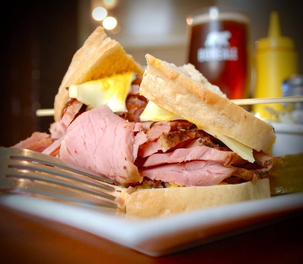 Lou Smoked Meat | restaurant | 17 Avenue de lÉglise, Saint-Sauveur, QC J0R 1R0, Canada | 4507440766 OR +1 450-744-0766