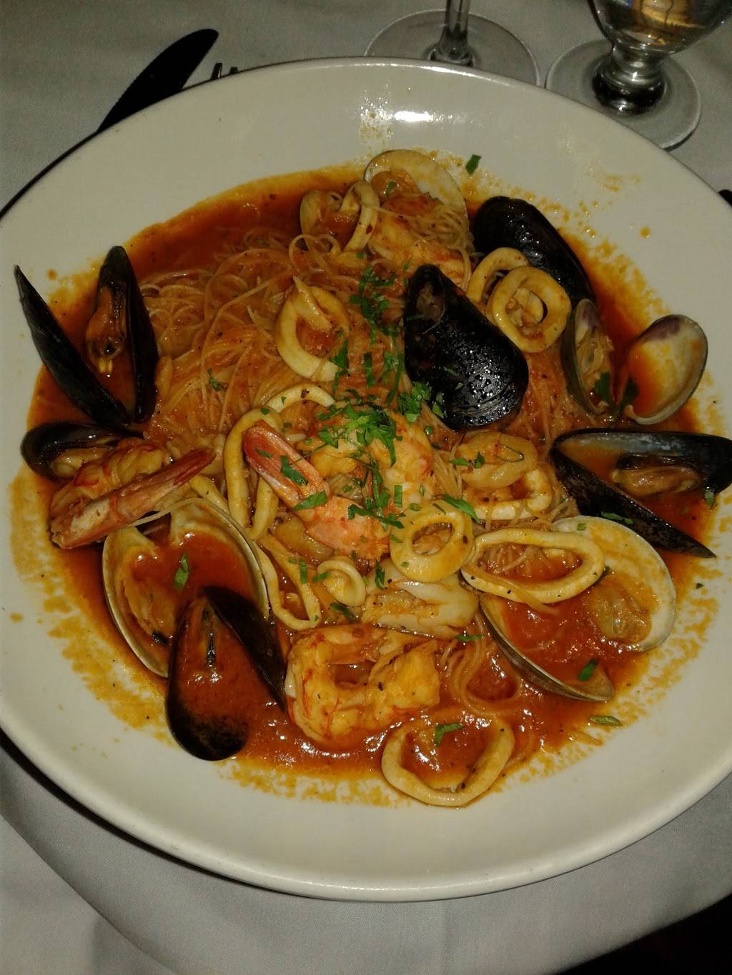 Louies | restaurant | 136 River Rd Ext, Cos Cob, CT 06807, USA | 2034222177 OR +1 203-422-2177