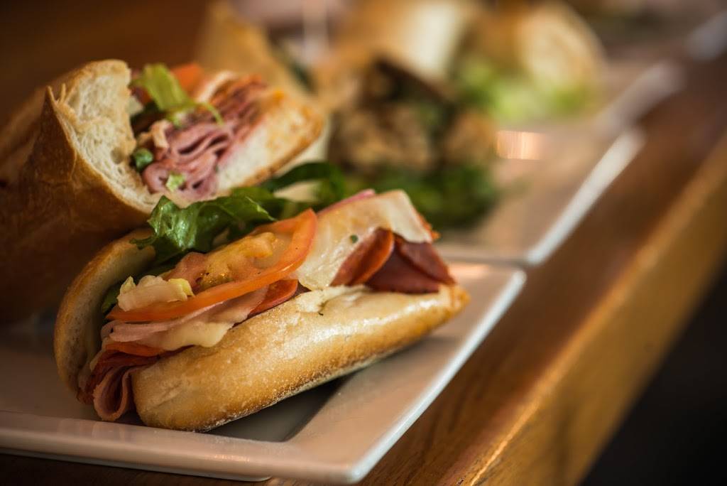 Breachway Gourmet | restaurant | 1 Charlestown Beach Rd, Charlestown, RI 02813, USA | 4013649000 OR +1 401-364-9000