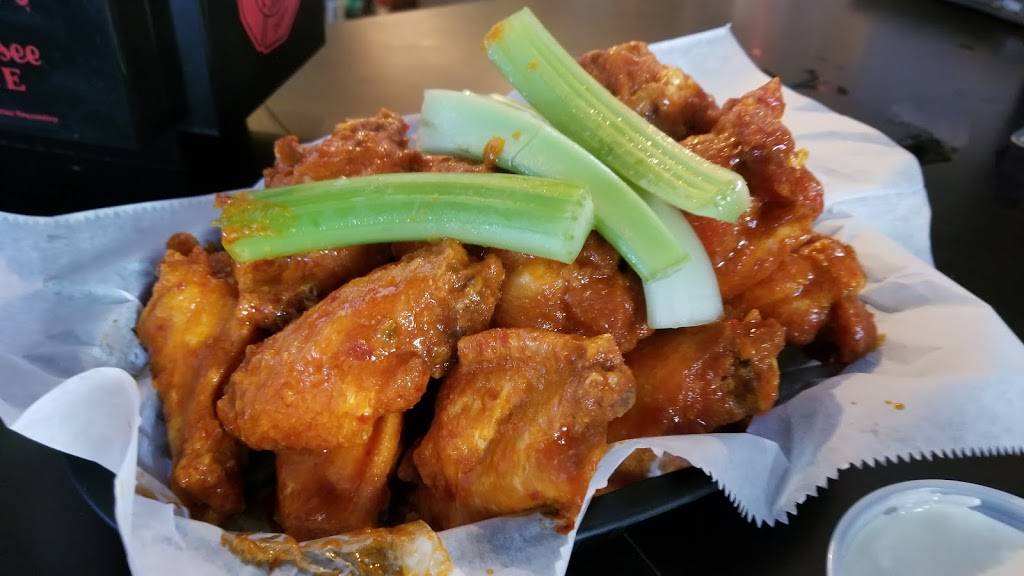 Looney Bin | restaurant | 554 Endicott St N, Laconia, NH 03246, USA | 6033662300 OR +1 603-366-2300