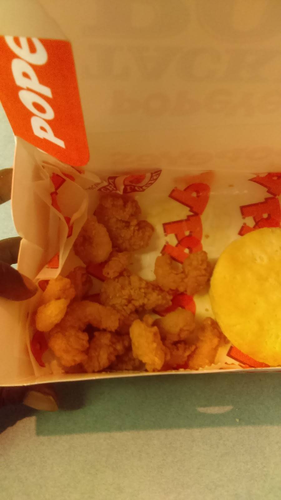 Popeyes Louisiana Kitchen | restaurant | 2700 Potomac Mills Cir, Woodbridge, VA 22192, USA | 5713982344 OR +1 571-398-2344