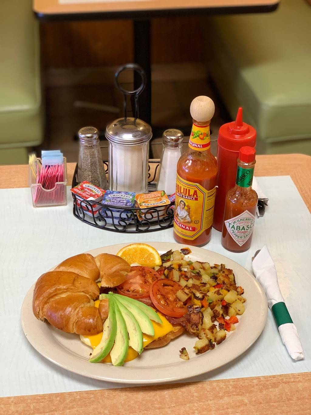 West River Cafe | restaurant | 4400 N Kedzie Ave, Chicago, IL 60625, USA | 7738662133 OR +1 773-866-2133