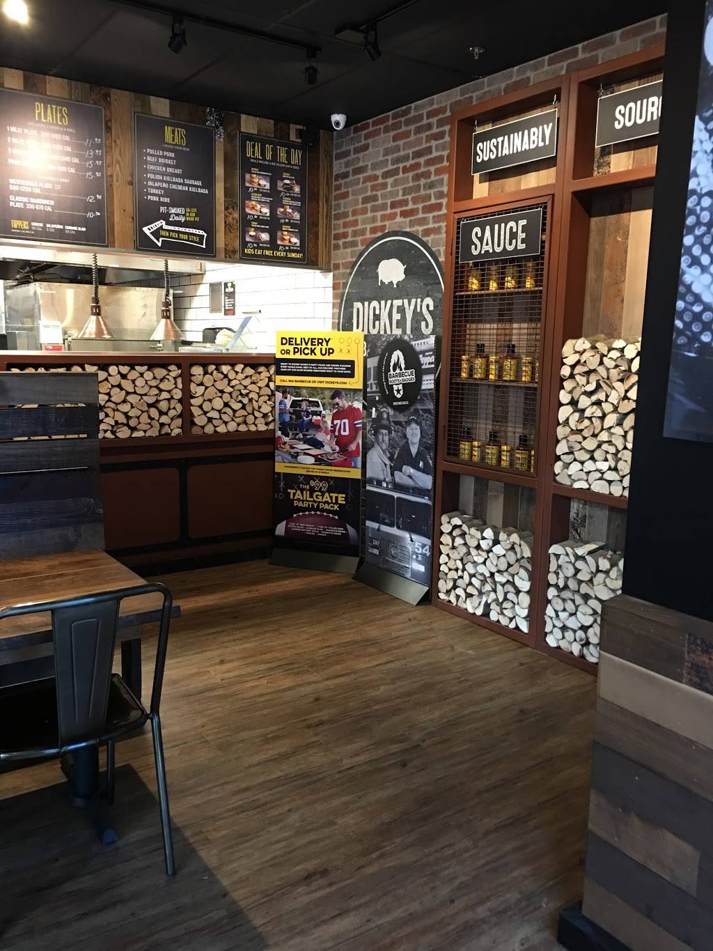 Dickeys Barbecue Pit | restaurant | 421 W Broadway, Long Beach, CA 90802, USA | 5624323005 OR +1 562-432-3005