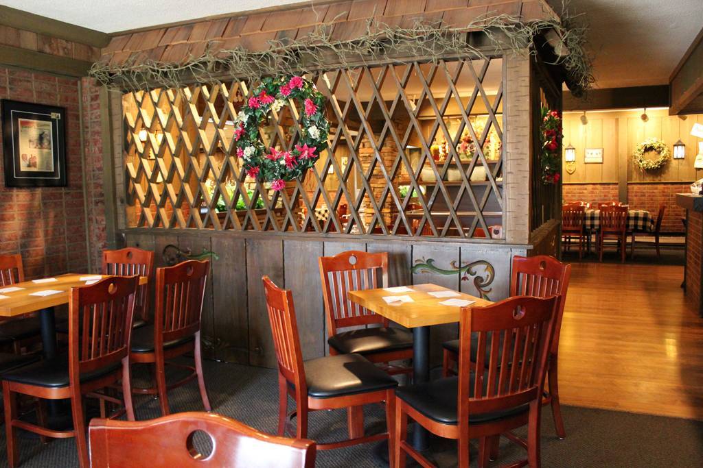 Roepkes Village Inn | restaurant | W2686 St Charles Rd, Chilton, WI 53014, USA | 9208494000 OR +1 920-849-4000