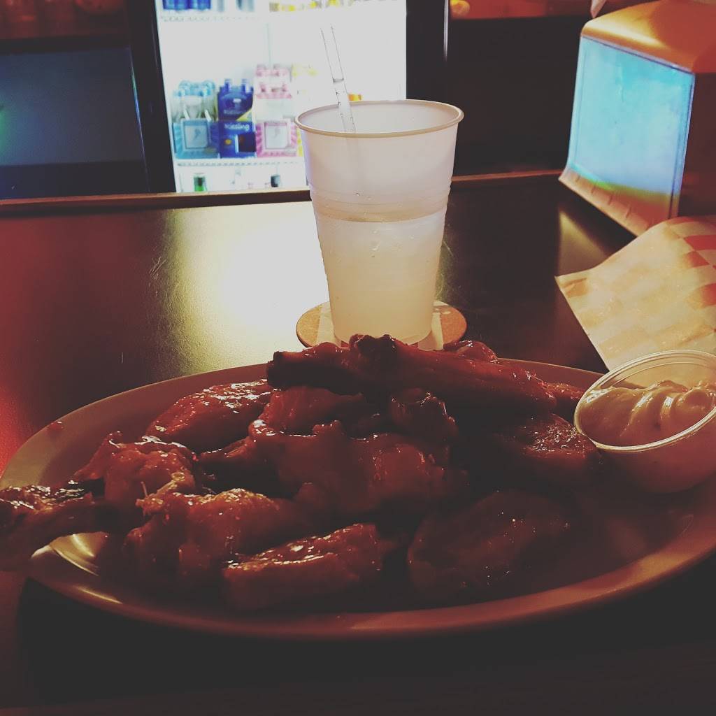 Victor Village Inn featuring TKs pizza | restaurant | 34 E Main St, Victor, NY 14564, USA | 5859245025 OR +1 585-924-5025