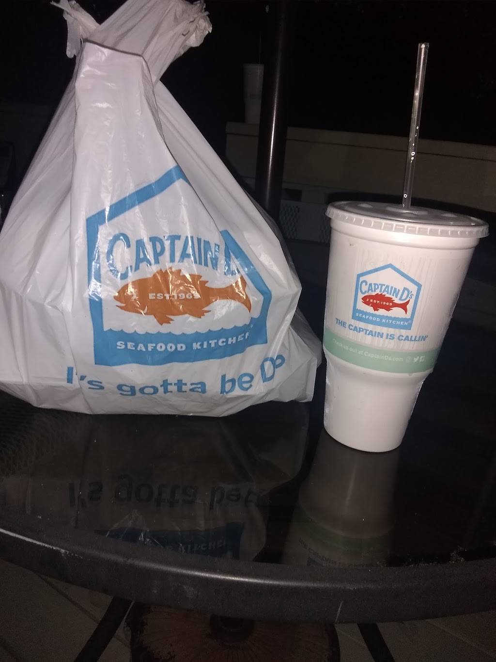 Captain Ds | restaurant | 1040 E Walnut St, Carbondale, IL 62901, USA | 6185217121 OR +1 618-521-7121