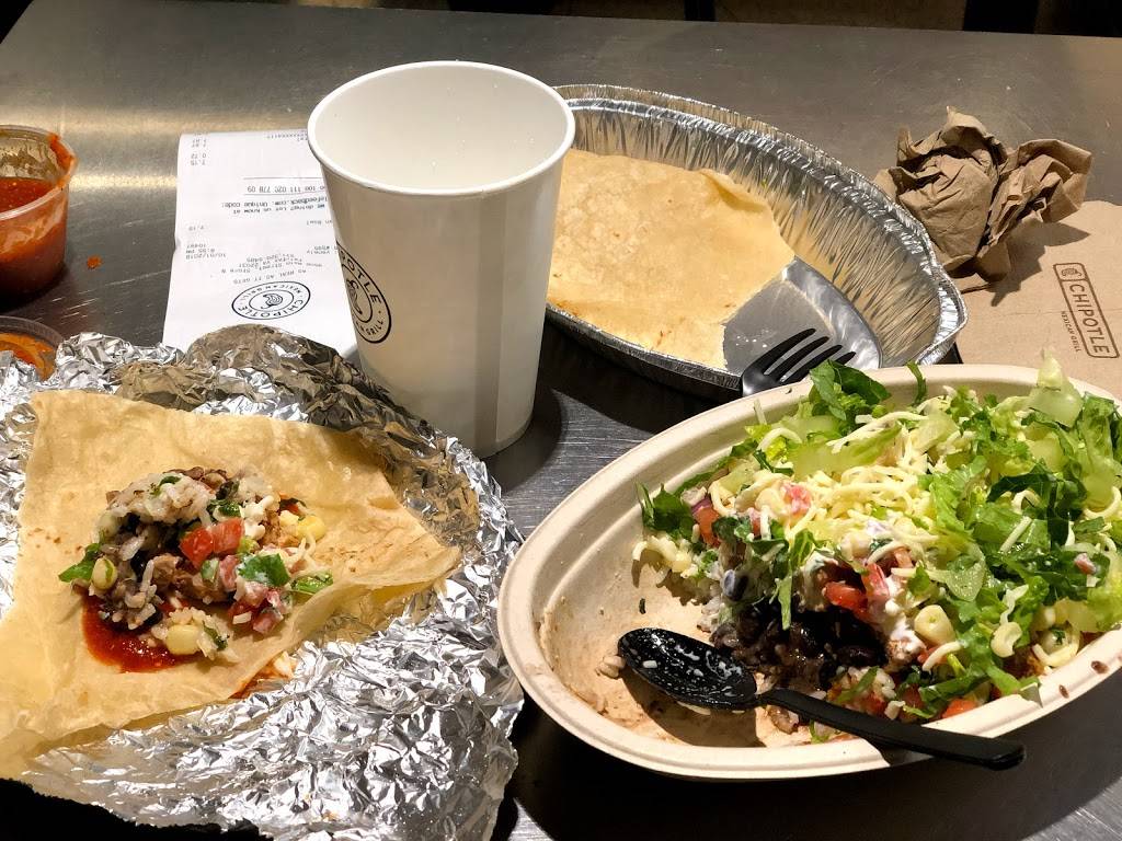 Chipotle Mexican Grill | restaurant | 9506 Main St No 22B, Fairfax, VA 22031, USA | 5713285485 OR +1 571-328-5485
