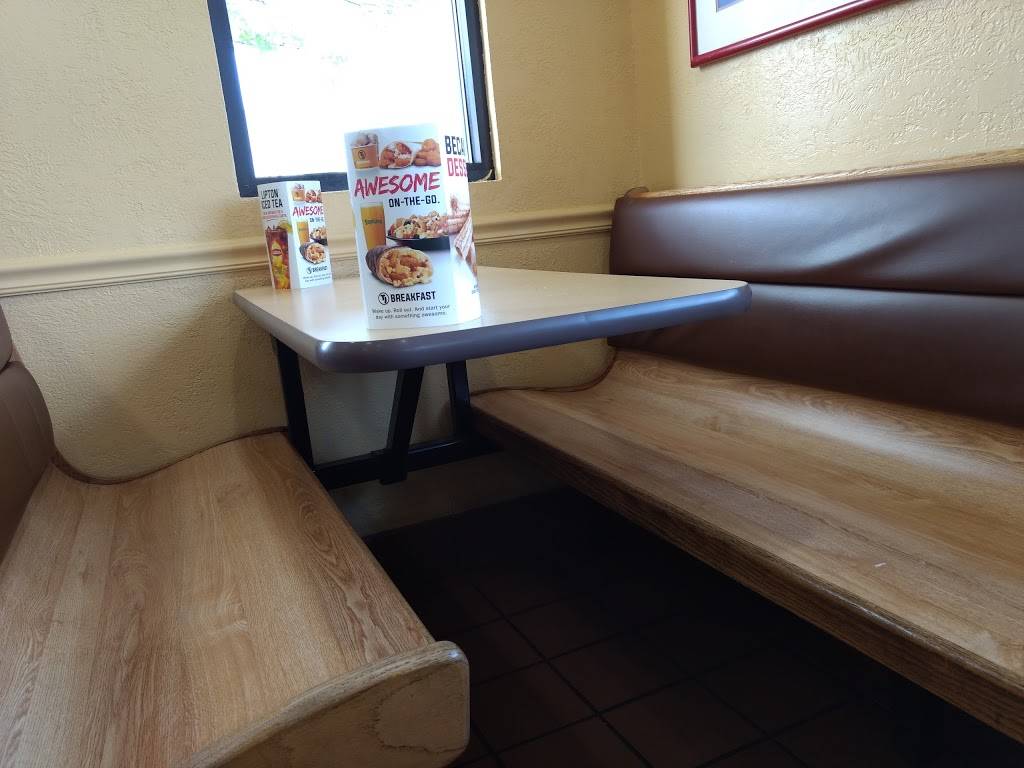 Taco Johns | restaurant | 1525 S Main Street, Bloomington, IL 61701, USA | 3098284336 OR +1 309-828-4336