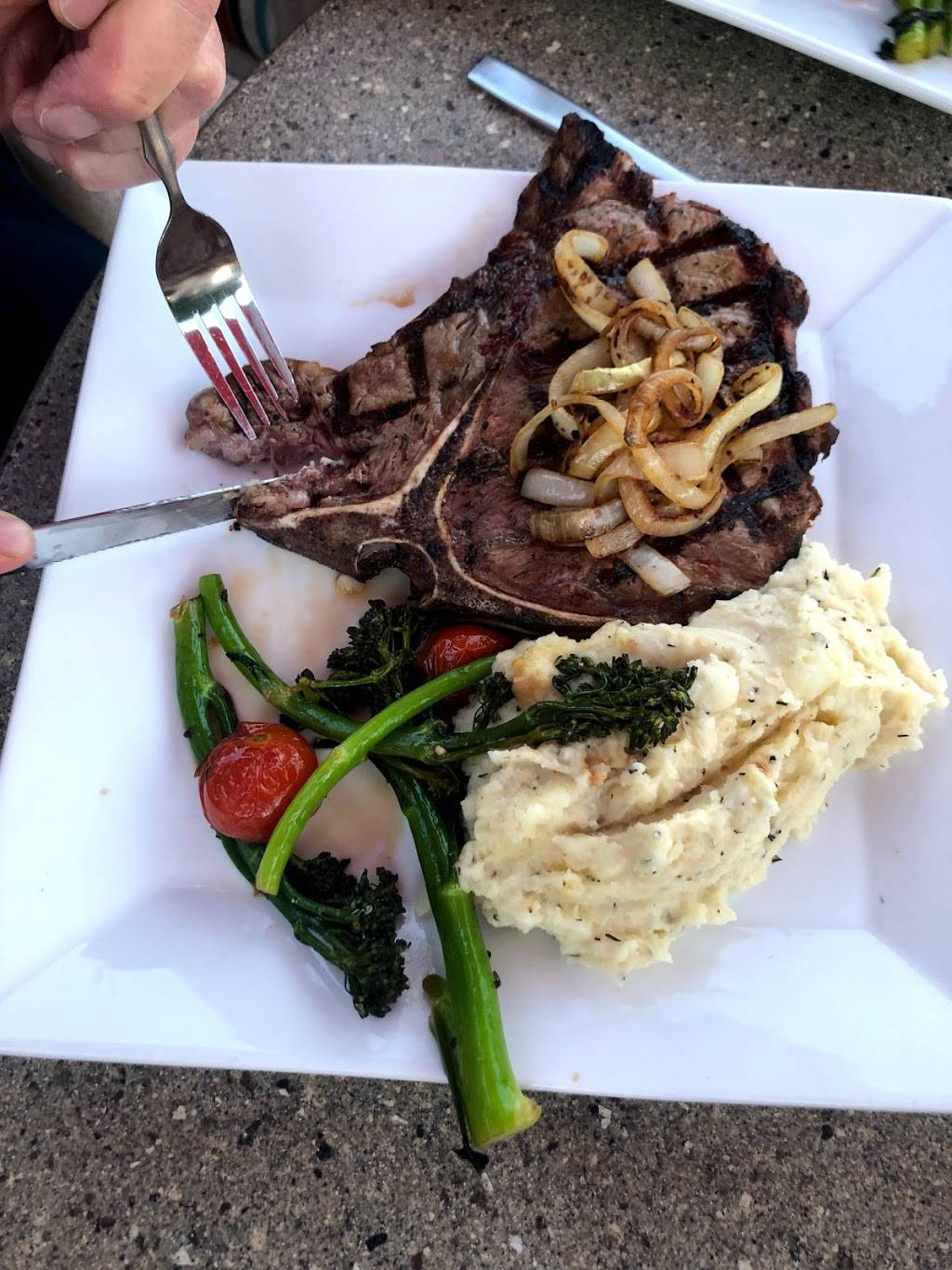 Lakeside Grill Estrella | restaurant | 17665 W Elliot Rd, Goodyear, AZ 85338, USA | 6232363047 OR +1 623-236-3047