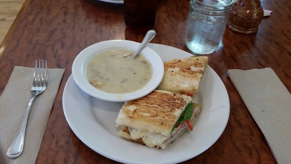 The Slanted Porch | restaurant | 310 S Taylor St, Fallon, NV 89406, USA | 7754234489 OR +1 775-423-4489