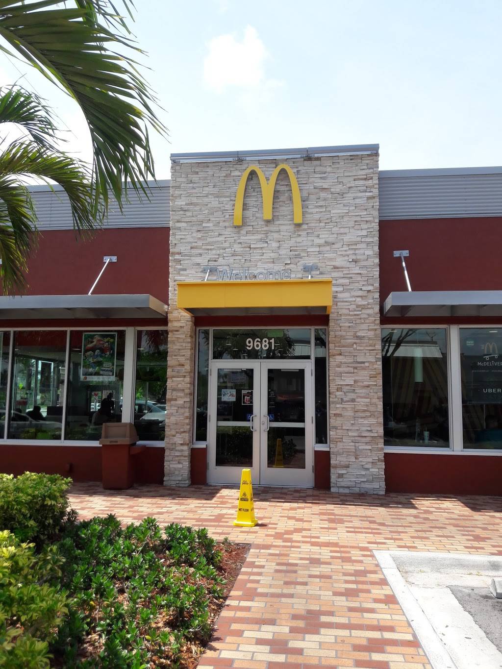 McDonalds | cafe | 9681 SW 72nd St, Miami, FL 33173, USA | 3055984933 OR +1 305-598-4933