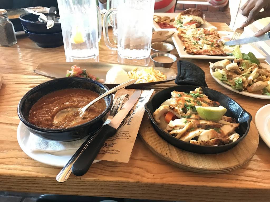 Chilis Grill & Bar | restaurant | 4784 Ashford Dunwoody Rd, Dunwoody, GA 30338, USA | 7703946175 OR +1 770-394-6175