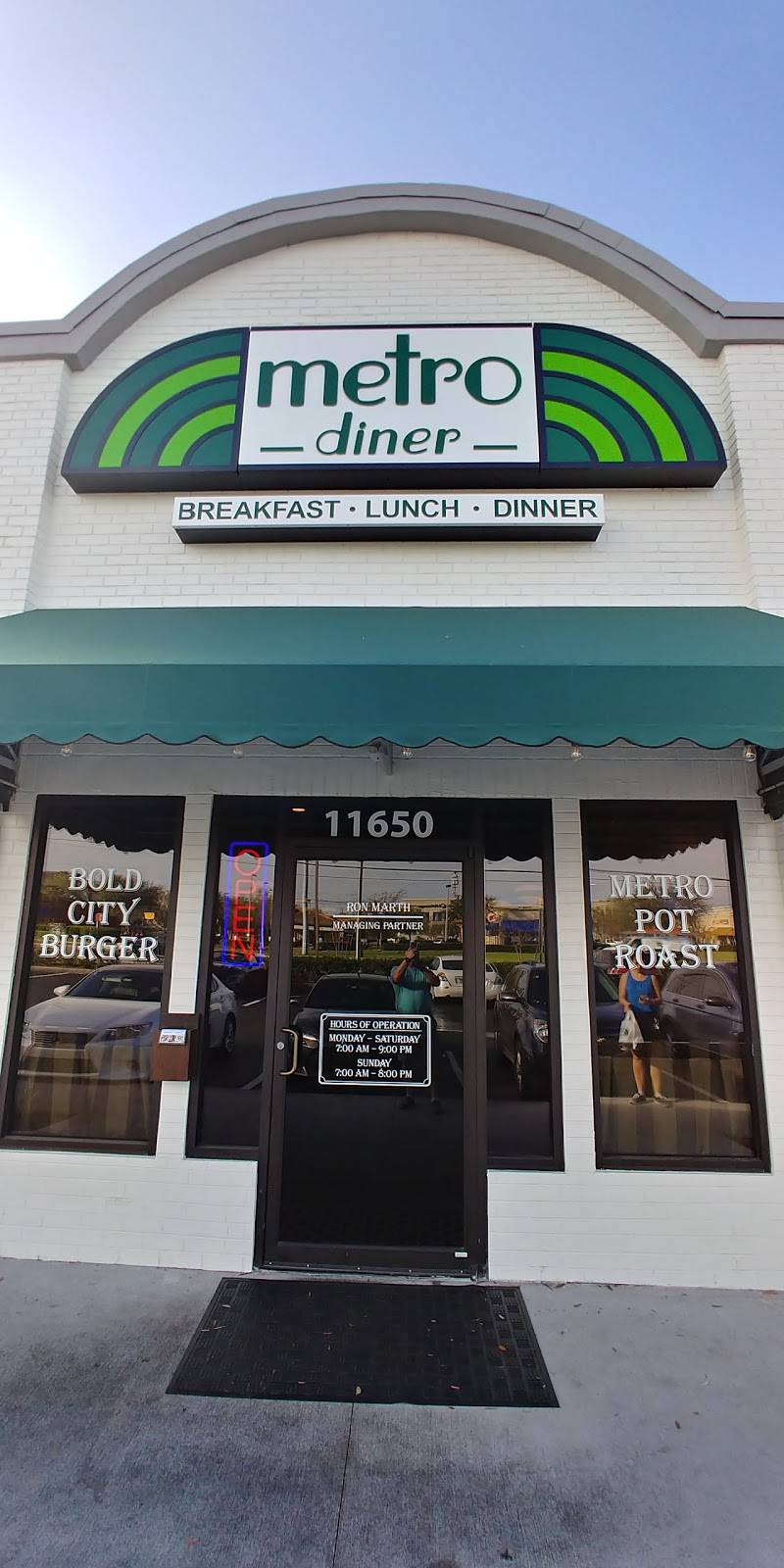 Metro Diner | cafe | 11650 University Blvd, Orlando, FL 32817, USA | 4078019043 OR +1 407-801-9043