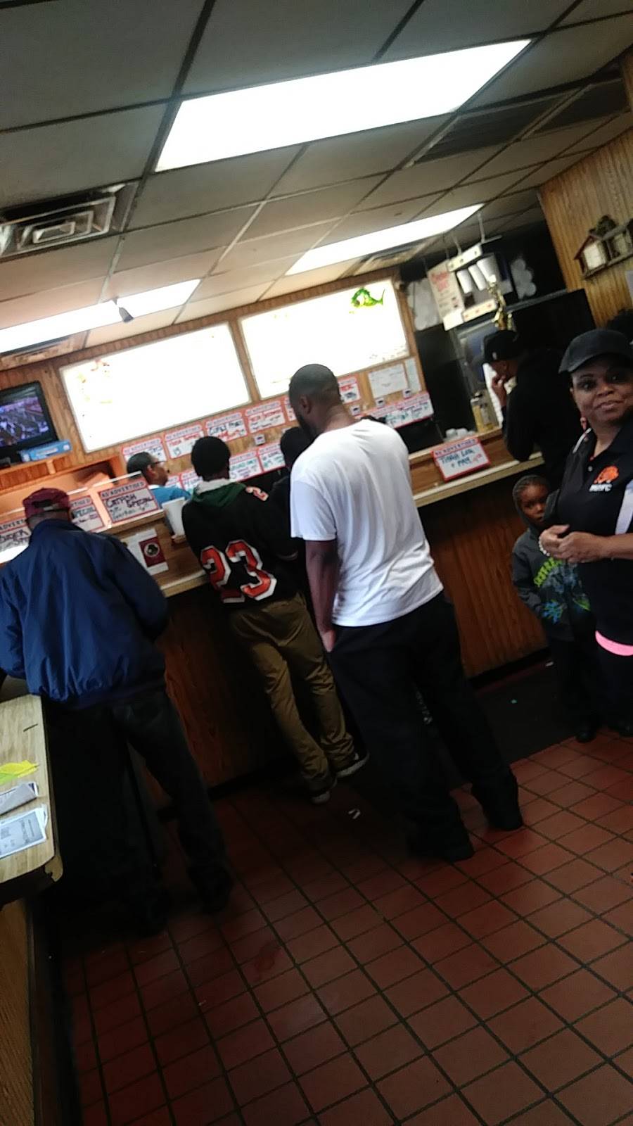 Chicken Coop | restaurant | 2544 Sanford St, Muskegon, MI 49444, USA | 2317335516 OR +1 231-733-5516