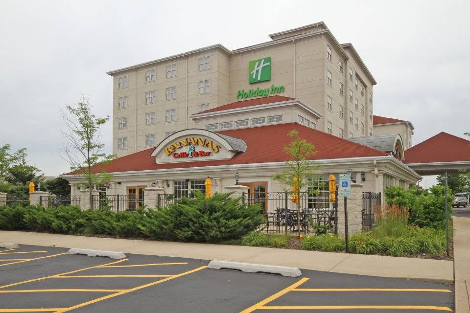 Bananas Bar & Grille | restaurant | 18501 Convention Center Dr, Tinley Park, IL 60477, USA | 7083104907 OR +1 708-310-4907