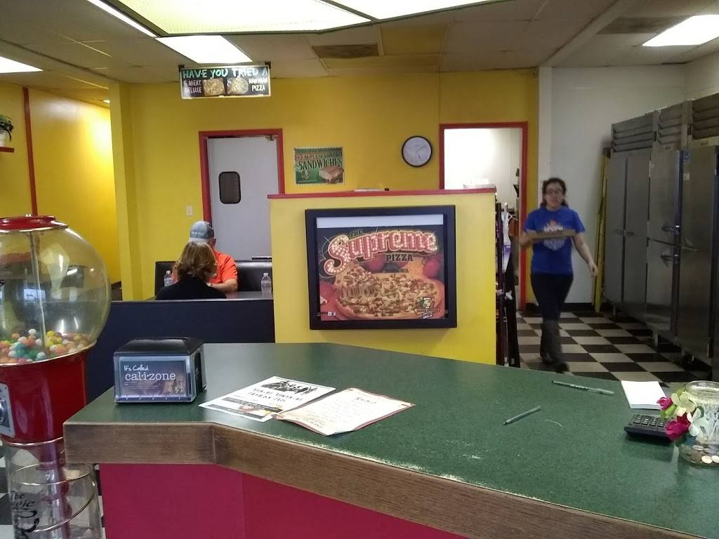 Simple Simons Pizza | restaurant | 309 Henderson Ave, Palacios, TX 77465, USA | 3619720998 OR +1 361-972-0998