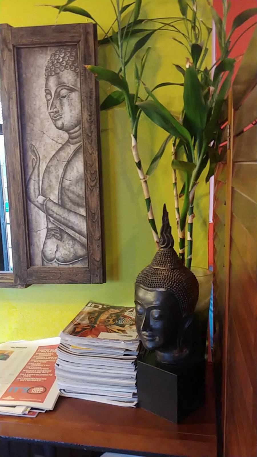 Kinnaree Thai Cuisine | restaurant | 3311 W McGraw St, Seattle, WA 98199, USA | 2062854460 OR +1 206-285-4460