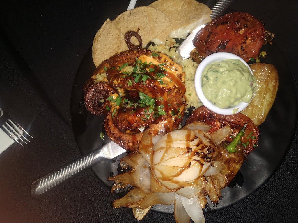 La Resaca Seafood Bar | restaurant | 143 S 6th St, El Centro, CA 92243, USA | 7605924971 OR +1 760-592-4971