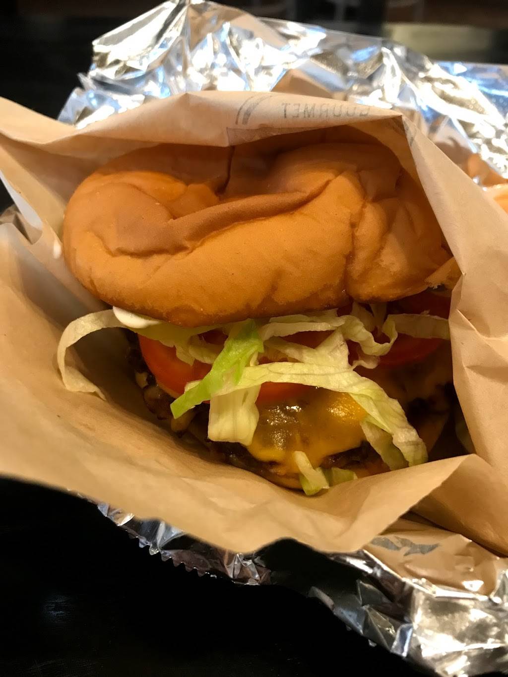 Nineteen West Gourmet Burgers | restaurant | 19 W Market St, Leesburg, VA 20176, USA | 7039199866 OR +1 703-919-9866