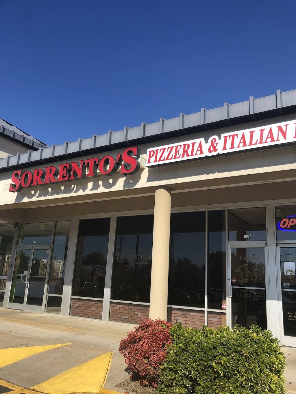 Sorrento Pizzeria & Italian Restaurant | restaurant | 1004 Crossroads Dr, Statesville, NC 28625, USA | 7048780550 OR +1 704-878-0550