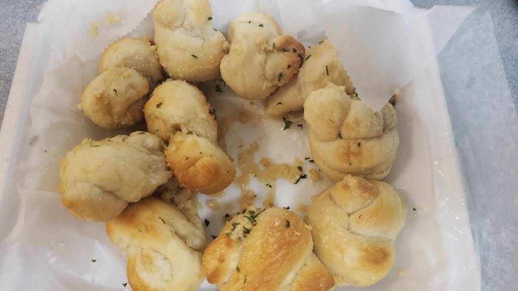 Johnnys Pizzeria | meal delivery | 9562 SE Maricamp Rd, Ocala, FL 34472, USA | 3526874545 OR +1 352-687-4545