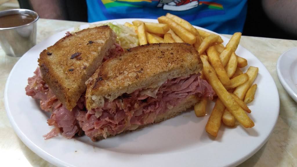 The Deluxe Restaurant | restaurant | 51 Talbot St N, Essex, ON N8M 1A3, Canada | 5197768112 OR +1 519-776-8112