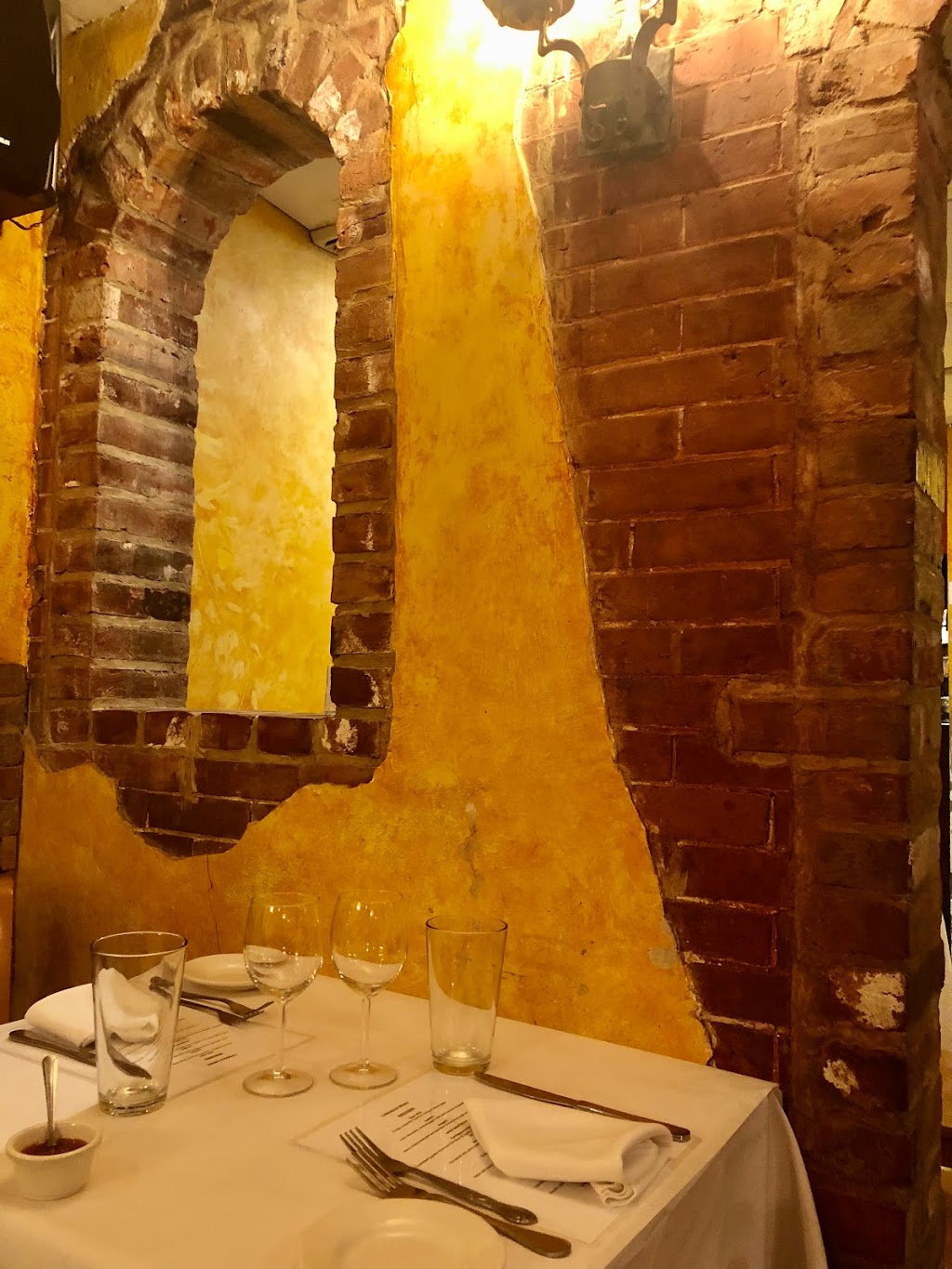 LAngolo Ristorante | restaurant | 1415 W Porter St, Philadelphia, PA 19145, USA | 2153894252 OR +1 215-389-4252