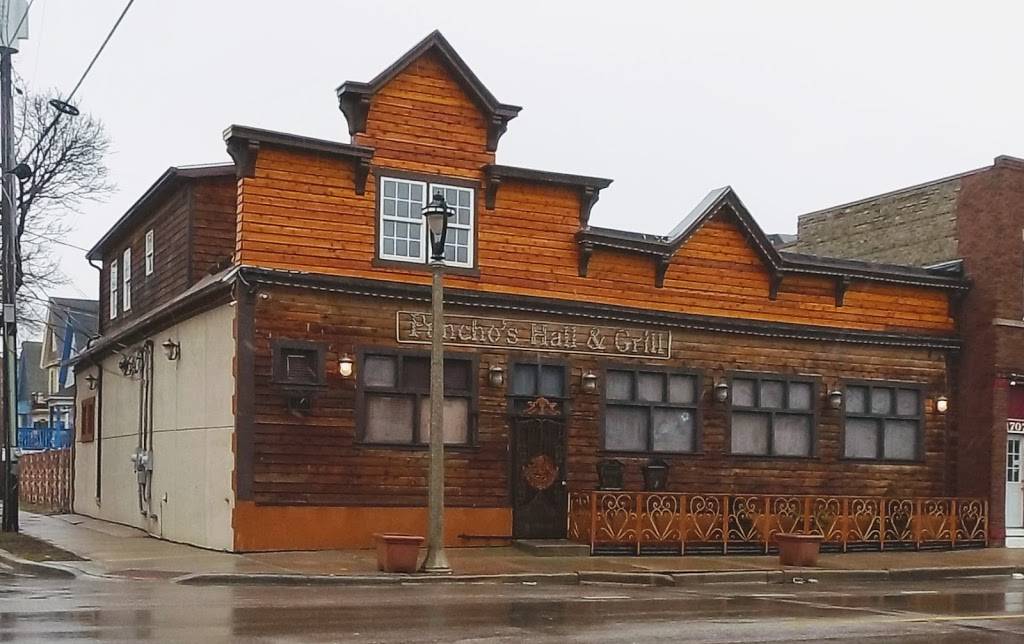 Panchos Hall & Grill | restaurant | 1701 W Lincoln Ave, Milwaukee, WI 53215, USA | 4143169705 OR +1 414-316-9705