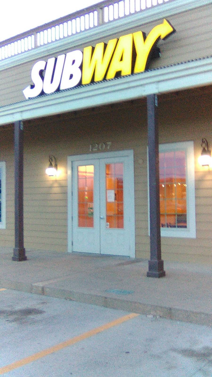 Subway | meal takeaway | 1207 S Tyler Rd, Wichita, KS 67209, USA | 3167224443 OR +1 316-722-4443