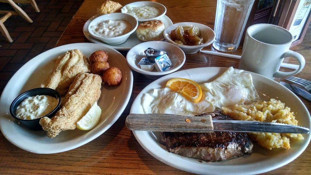 Cracker Barrel Old Country Store | restaurant | 2147 E Springs Dr, Madison, WI 53704, USA | 6082420560 OR +1 608-242-0560