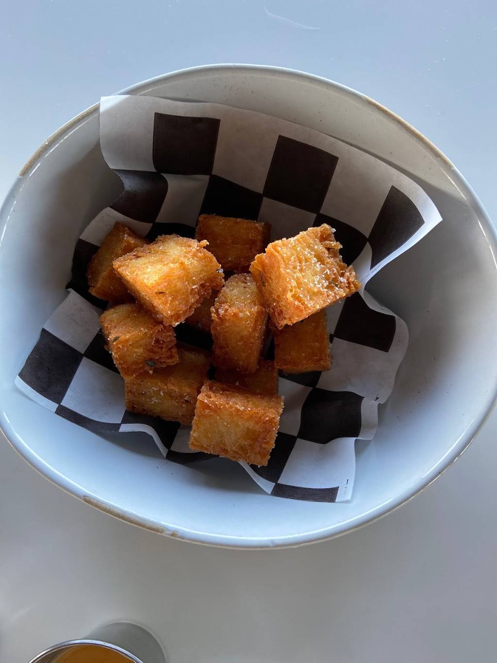 LLoHi Roof Bar | restaurant | 314 Scholes St, Brooklyn, NY 11206, USA | 3475663662 OR +1 347-566-3662