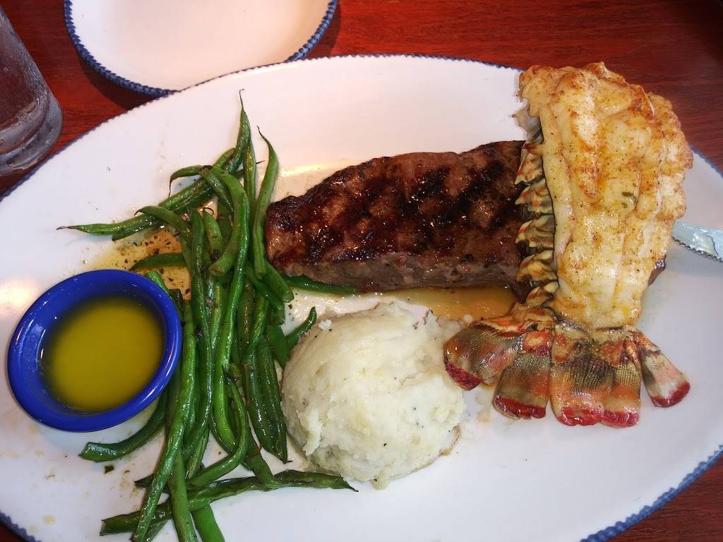 Red Lobster | restaurant | 20 Towne Center Cir, Sanford, FL 32771, USA | 4073200888 OR +1 407-320-0888