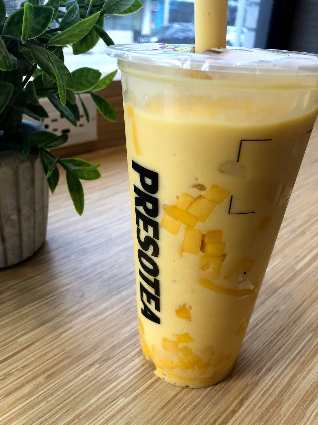 鮮茶道 Presotea Bubble Tea | restaurant | 2185 Wyandotte St W, Windsor, ON N9B 1K1, Canada | 2892336688 OR +1 289-233-6688
