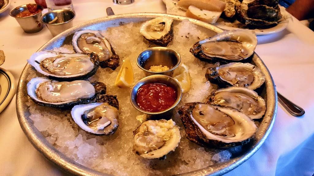 Superior Seafood & Oyster Bar | restaurant | 4338 St Charles Ave, New Orleans, LA 70115, USA | 5042933474 OR +1 504-293-3474