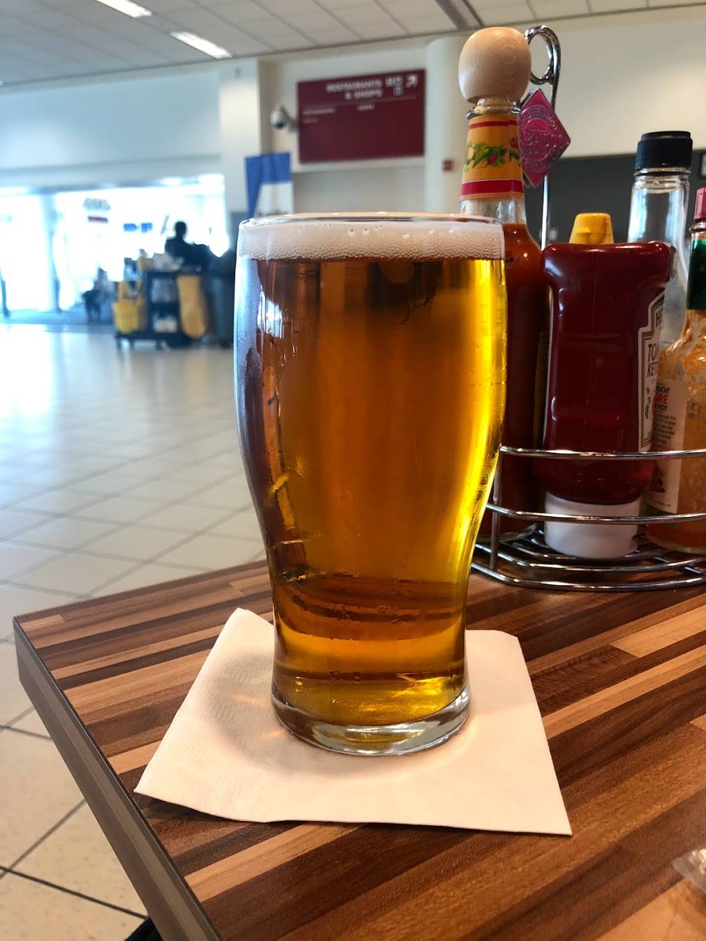 Rock & Brews Restaurant | restaurant | 2900 E Airport Dr, Ontario, CA 91761, USA | 9093231810 OR +1 909-323-1810