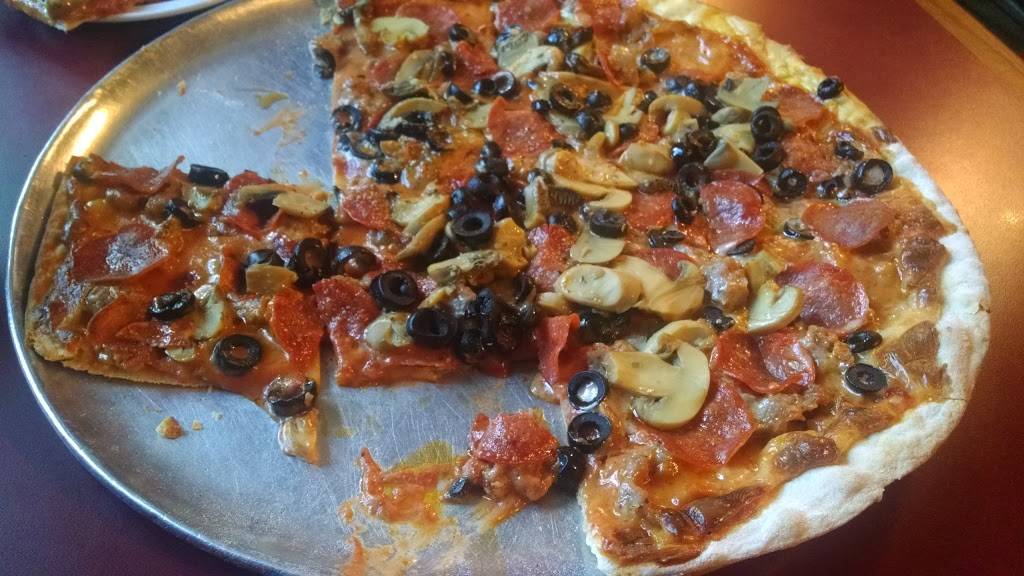 Serras Pizzeria | restaurant | 12218 McKelvey Rd, Maryland Heights, MO 63043, USA | 3147390881 OR +1 314-739-0881