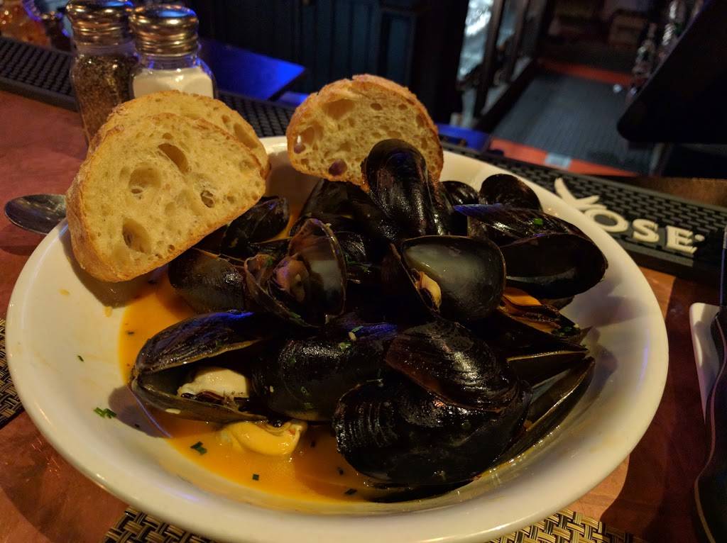 Sitting Duck Tavern | restaurant | 4244 Madison Ave, Trumbull, CT 06611, USA | 2032611400 OR +1 203-261-1400