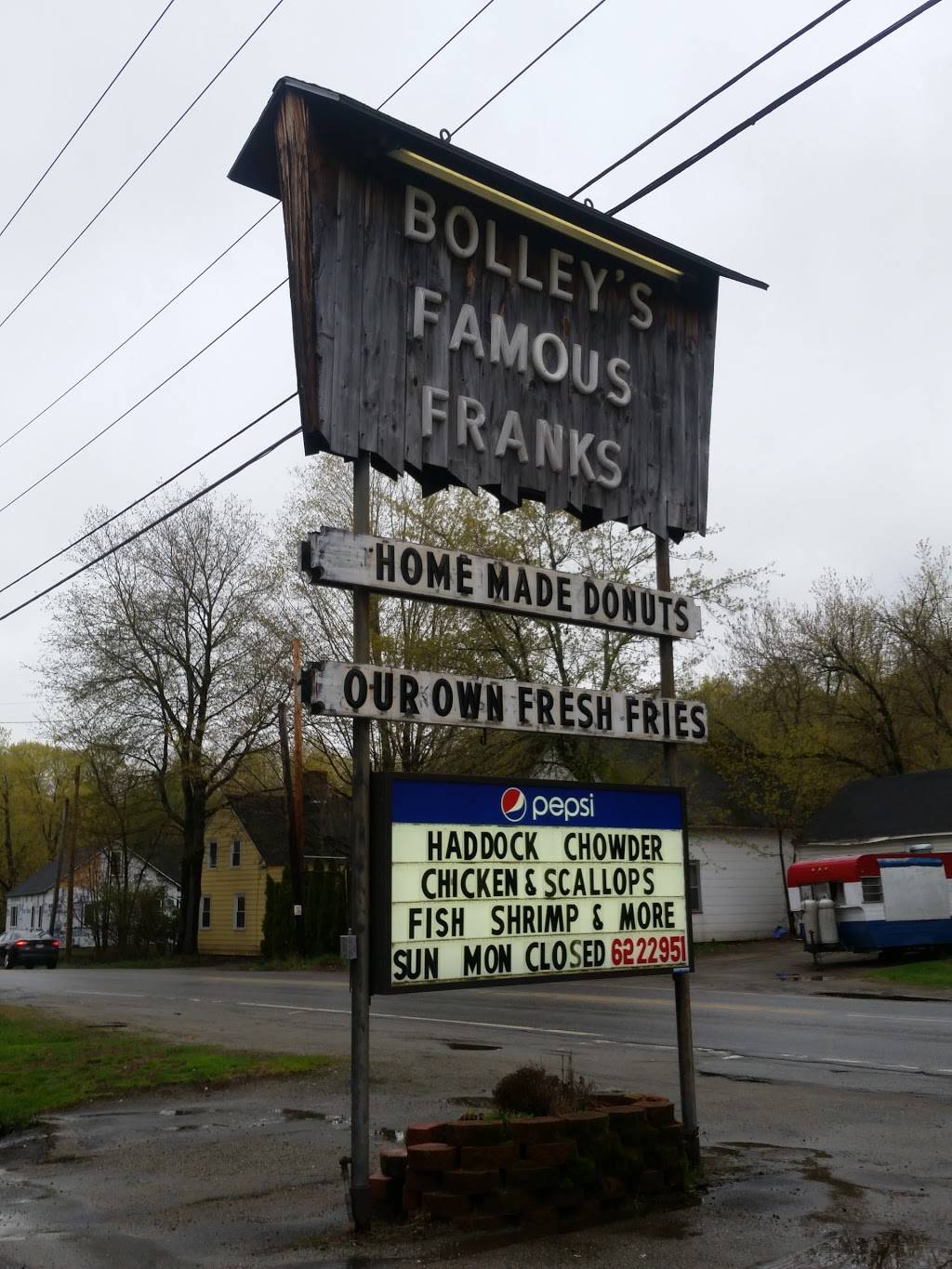 Bolleys Famous Franks | meal takeaway | 38 Water St, Hallowell, ME 04347, USA | 2076222951 OR +1 207-622-2951