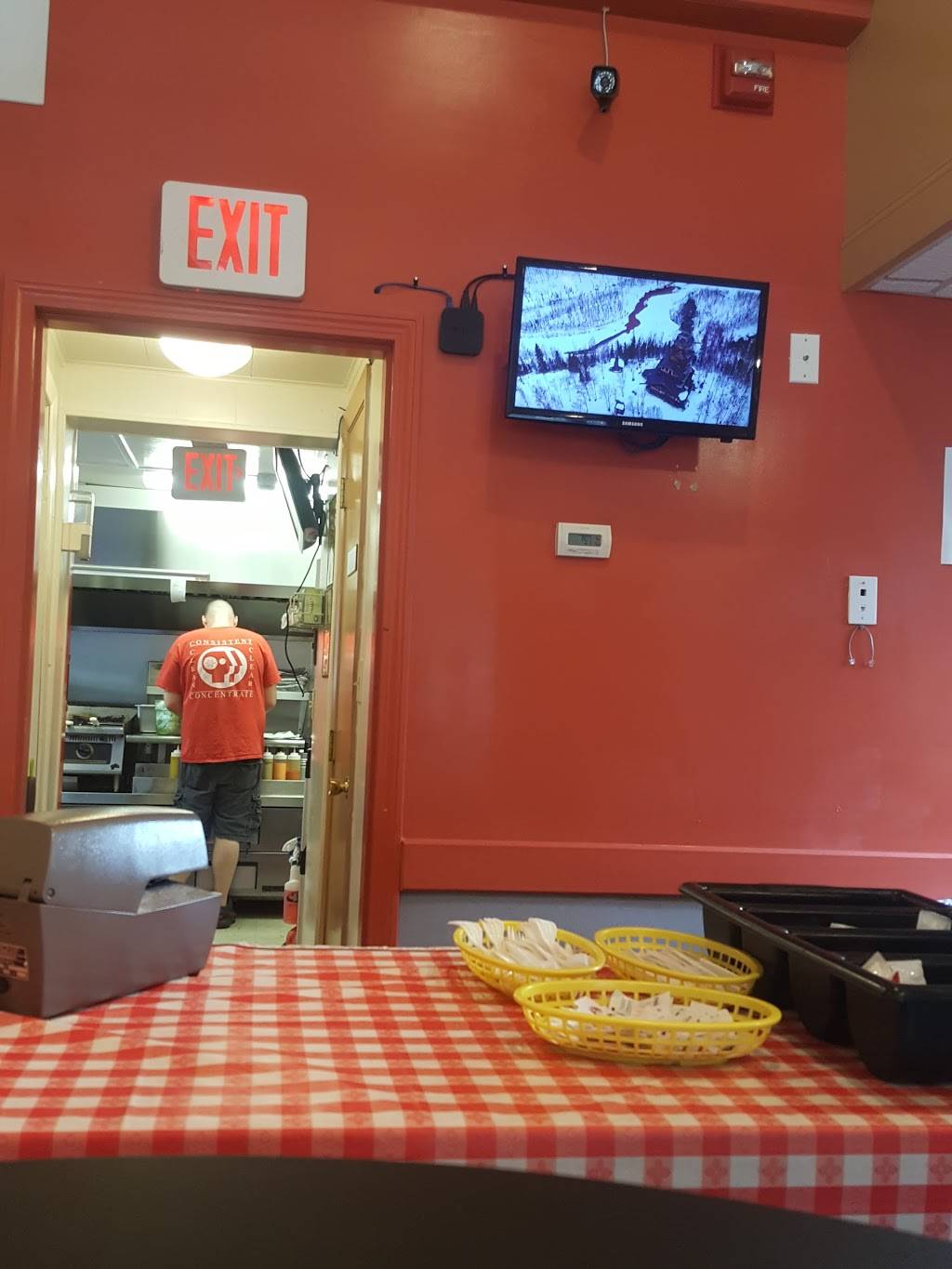 Flippin Burgers | restaurant | 10 Summer St, Bridgewater, MA 02324, USA | 5086976700 OR +1 508-697-6700