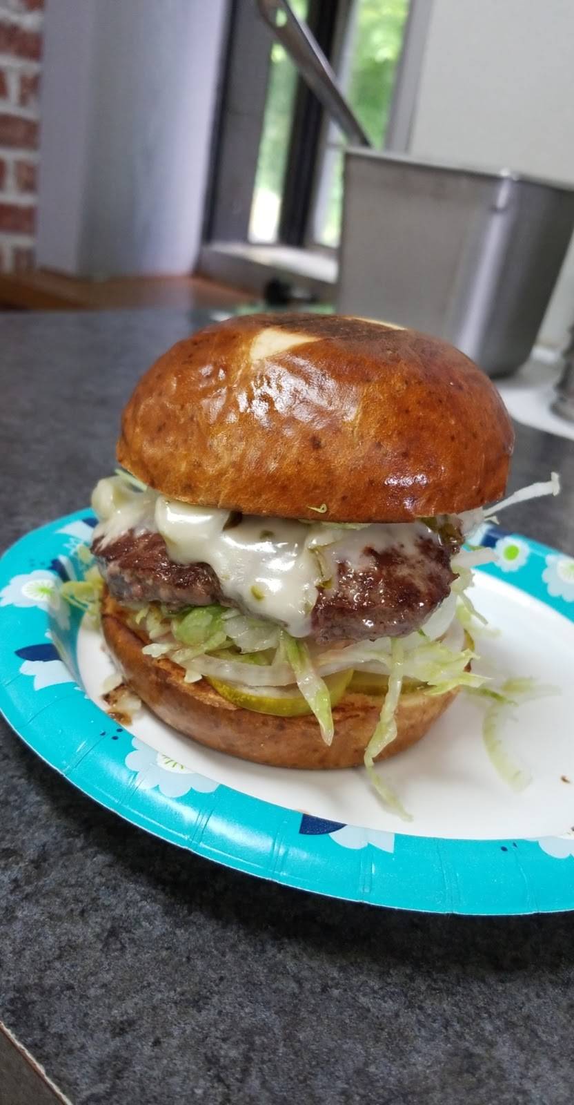 Brickhouse Burgers | restaurant | 8533 E Washington St, Chagrin Falls, OH 44023, USA | 4403843252 OR +1 440-384-3252