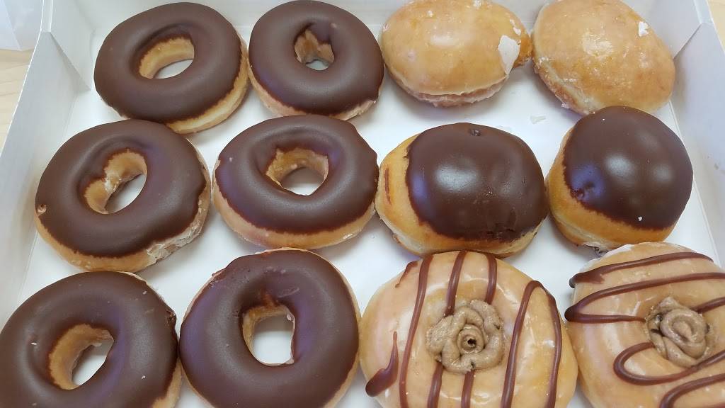Krispy Kreme | bakery | 16851 S Dixie Hwy, Palmetto Bay, FL 33157, USA | 3052555030 OR +1 305-255-5030