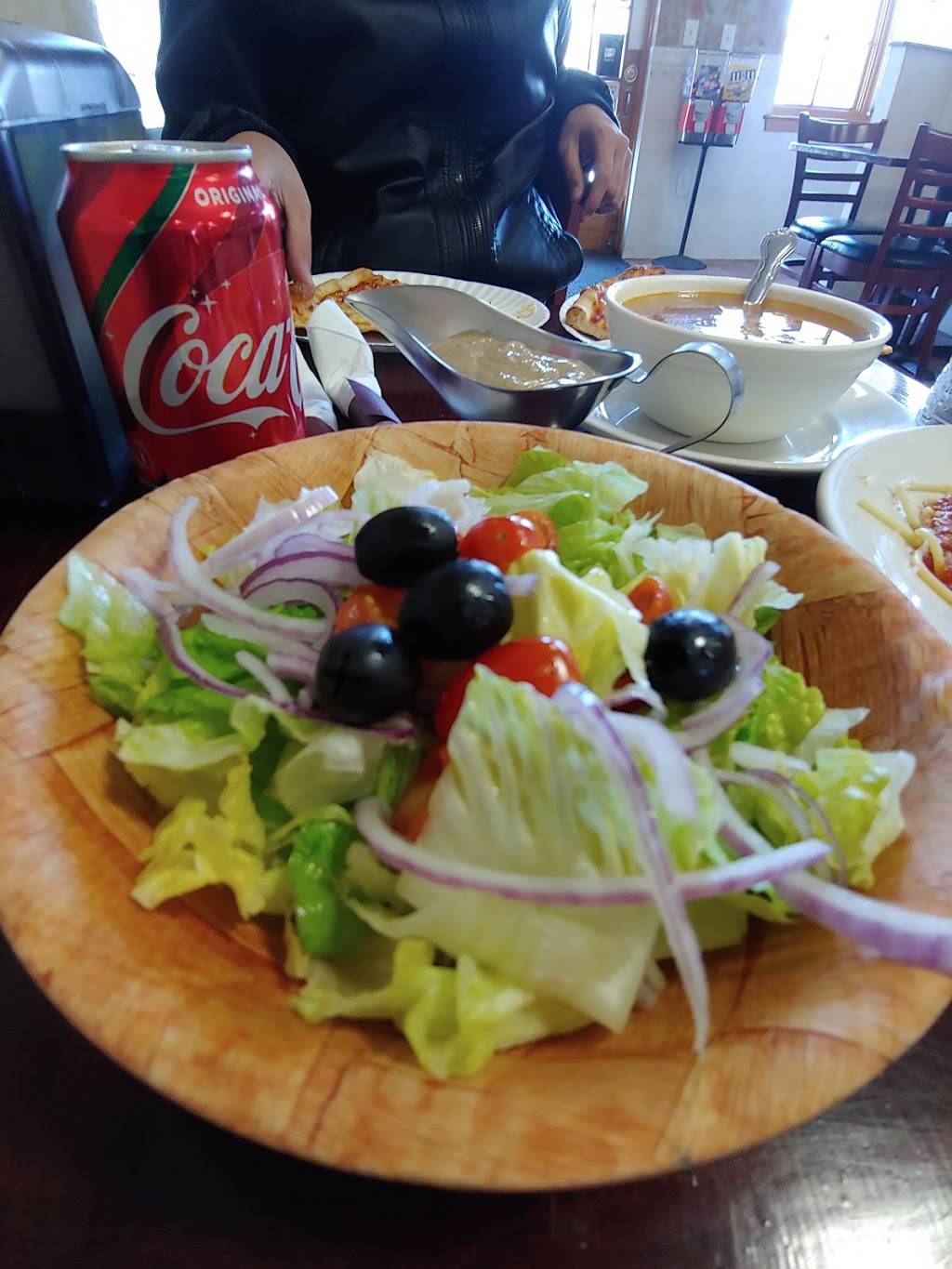 Cacciatori Pizza & Pasta | restaurant | 108 Louviers Dr, Newark, DE 19711, USA | 3024531937 OR +1 302-453-1937