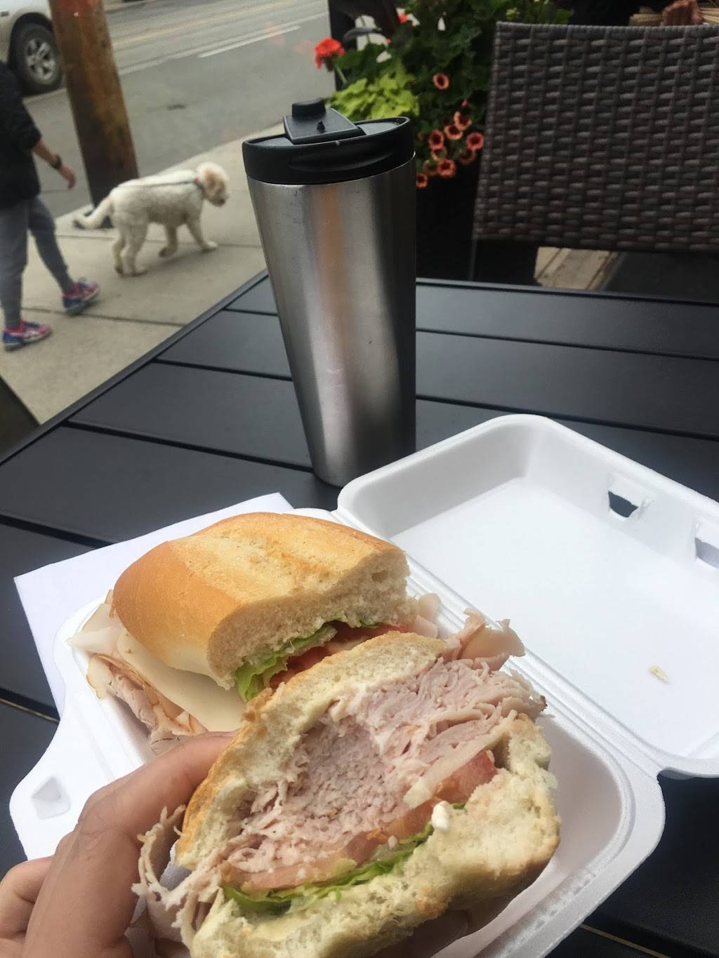 Casa Mia | restaurant | 1985 Queen St E, Toronto, ON M4L 1J1, Canada | 6473491340 OR +1 647-349-1340