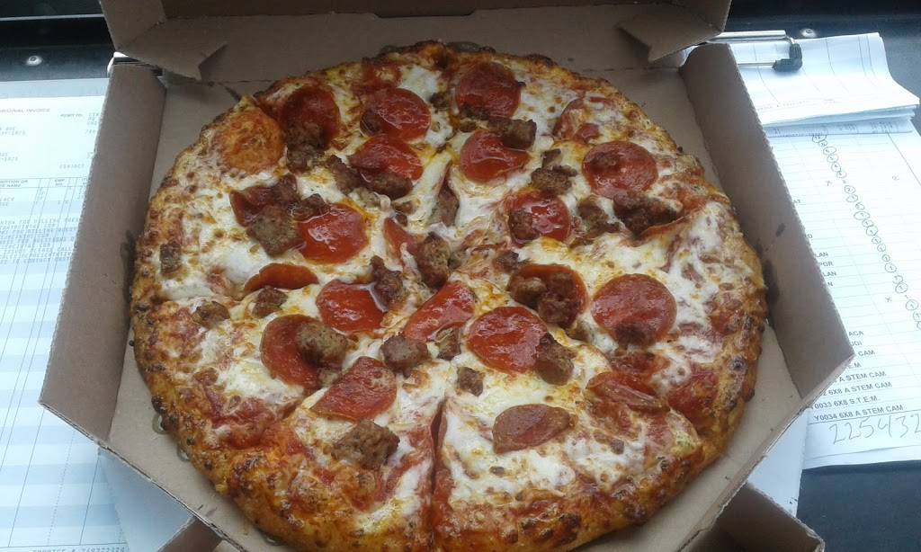 Dominos Pizza | meal delivery | 4608 W Fullerton Ave, Chicago, IL 60639, USA | 7737729000 OR +1 773-772-9000