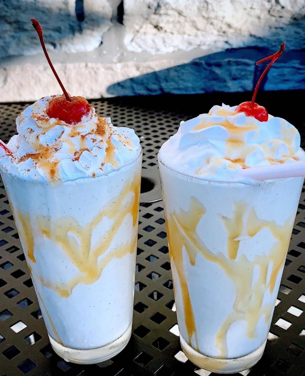 Corner Stone Tavern | restaurant | 103 Stephen St, Lemont, IL 60439, USA | 6308637735 OR +1 630-863-7735